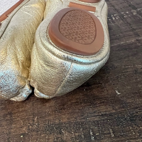 Tory Burch Reva Gold Ballet Flats Leather Metal Logo Medallion Size 5 - Picture 8 of 11